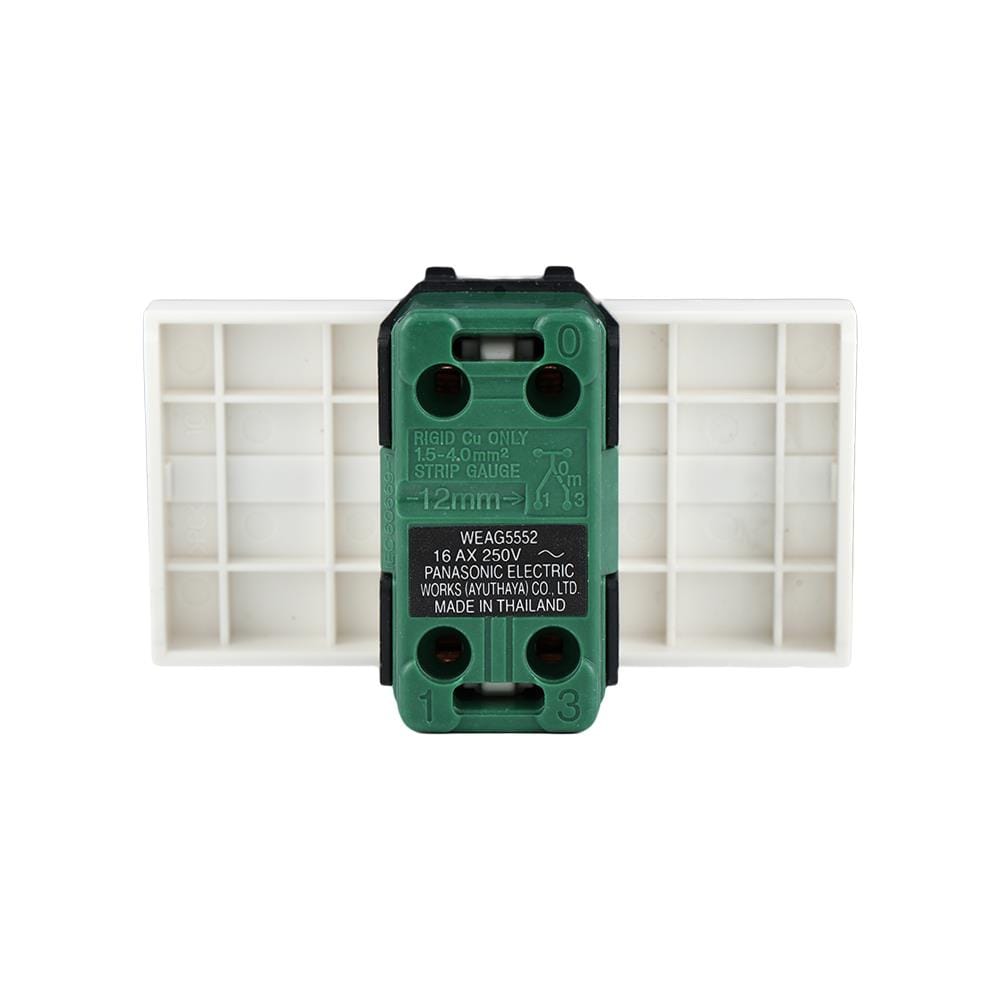 สวิตช์ 3 ทาง มีไฟ PANASONIC WEAG5552 ขนาด 1 ช่อง สีขาว