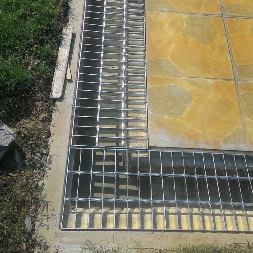 ตะแกรงรางน้ำเหล็ก MAE 30X100X2.5 ซม. หนา 3 มม.