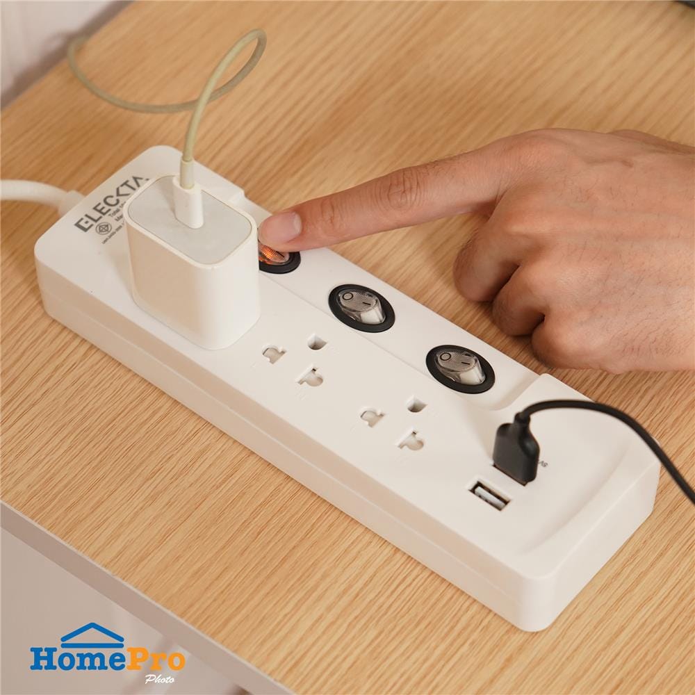 รางปลั๊กไฟ 3 ช่อง 3 สวิตช์ 2 USB ELECKTA ET332U3M-CL 3 ม.