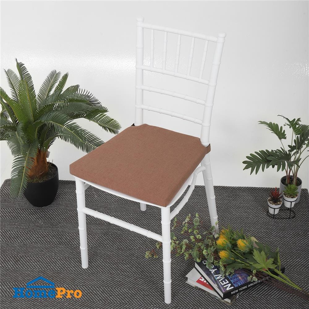 เบาะรองนั่ง HOME LIVING STYLE TRAPEZ 15x15 นิ้ว สีน้ำตาล