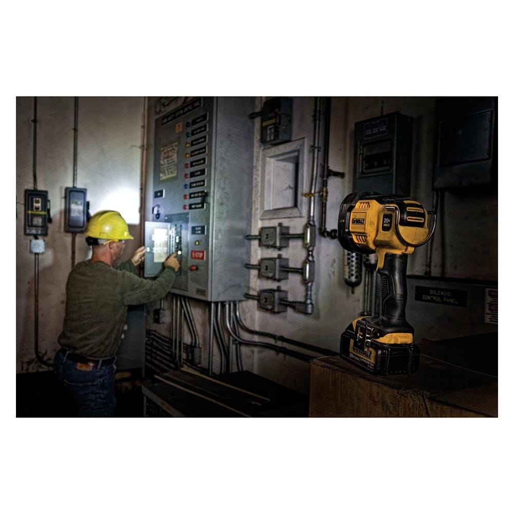 ไฟฉายสปอร์ตไลท์ (ไม่รวมแบตเตอรี่และแท่นชาร์จ) DEWALT DCL043N-KR 20 โวลต์