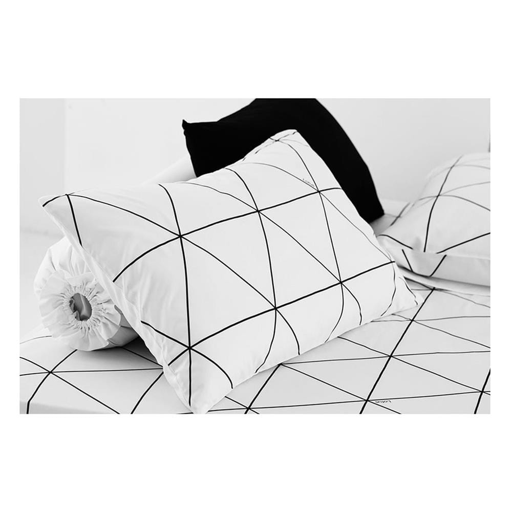 ชุดผ้าปูที่นอน 6 ฟุต 5 ชิ้น LOTUS BLACK&WHITE LI-BW 01W
