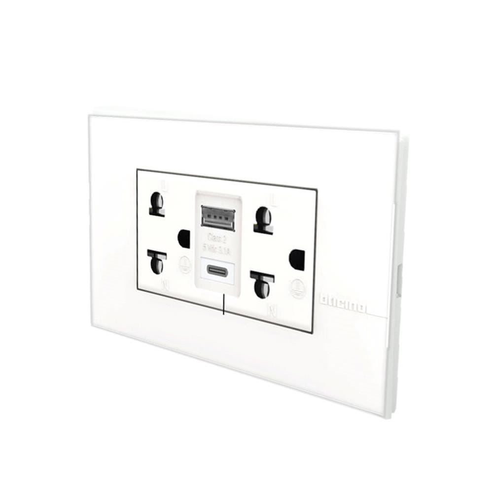ชุดเต้ารับคู่ 3 ขา พร้อมที่ชาร์จ USB และ Type C BTICINO AE4185AC สีขาว