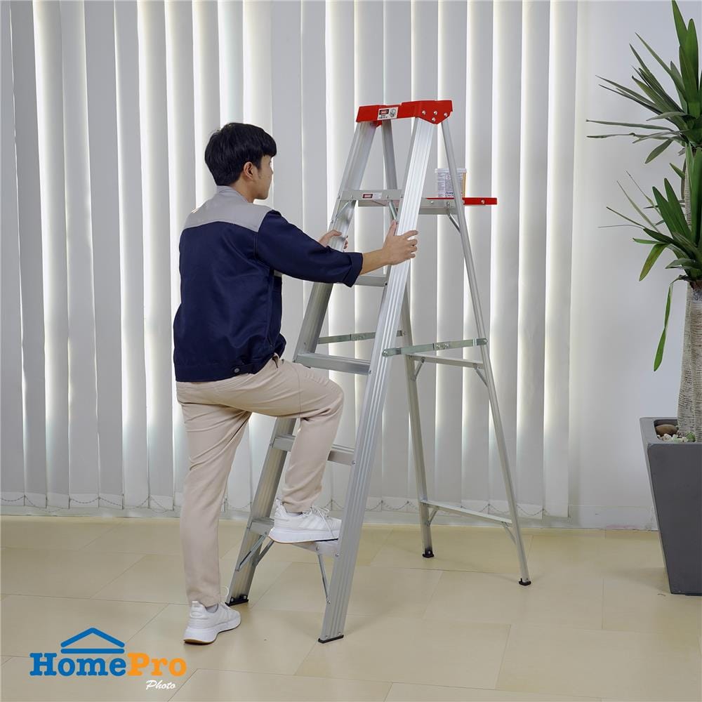 บันไดอะลูมิเนียมทรง A มีถาดวางถังสี MATALL R12206HT 6 ขั้น