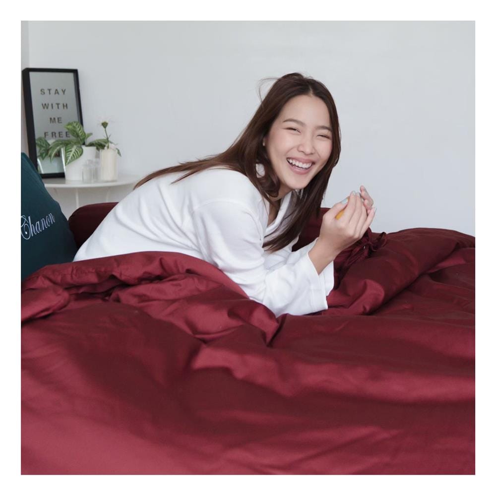 ชุดผ้าปูที่นอน 6 ฟุต 8 ชิ้น BENEATH BURGUNDY สีแดง