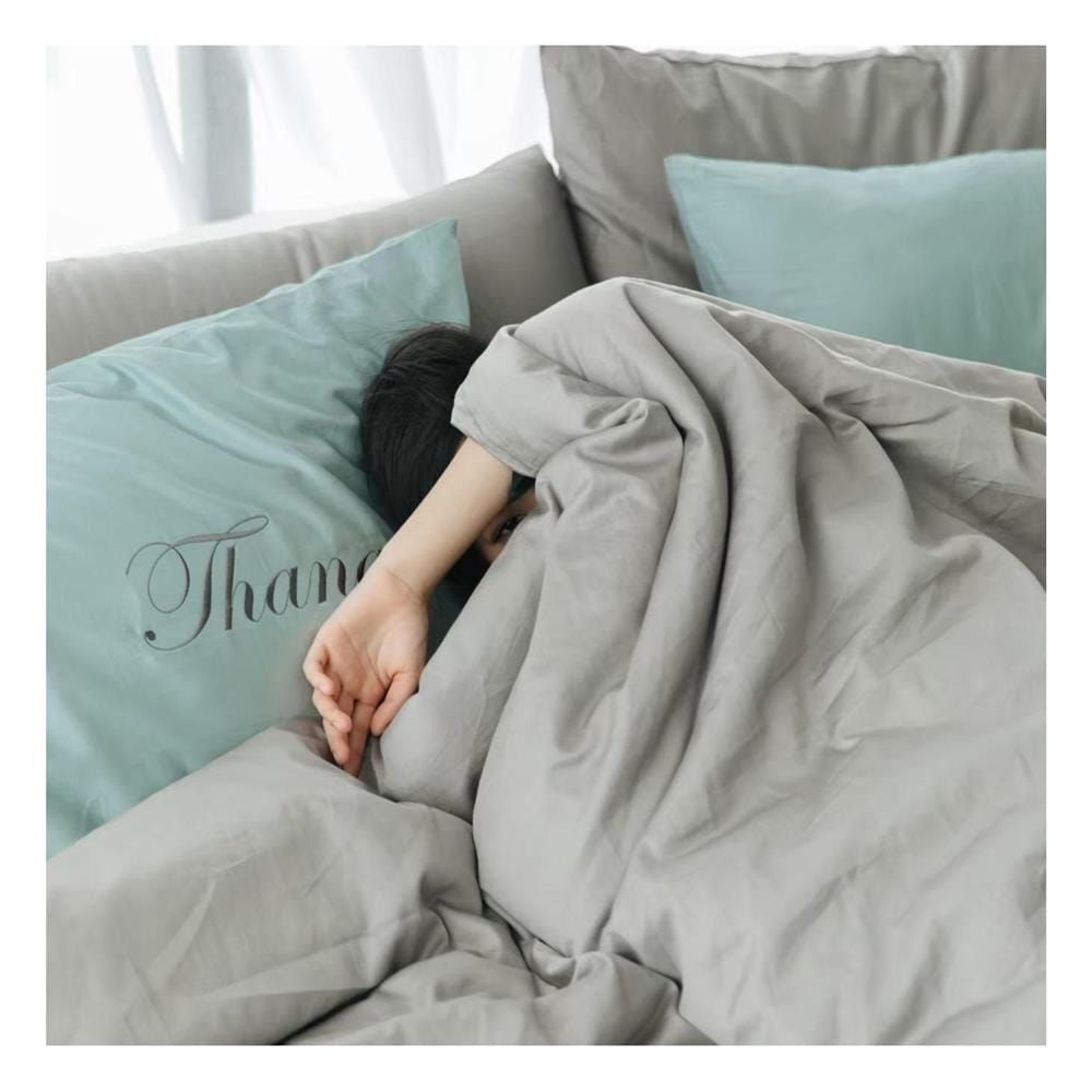 ชุดผ้าปูที่นอน 6 ฟุต 5 ชิ้น BENEATH GENTRY สีเทา