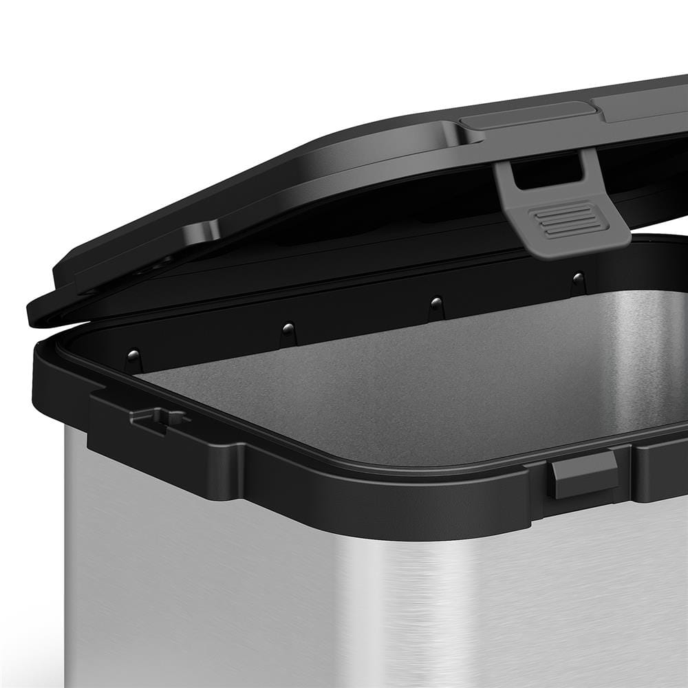กล่องเก็บของแคมป์ปิ้ง DOMETIC GO HARD STORAGE 50 ลิตร สีเงิน/ดำ