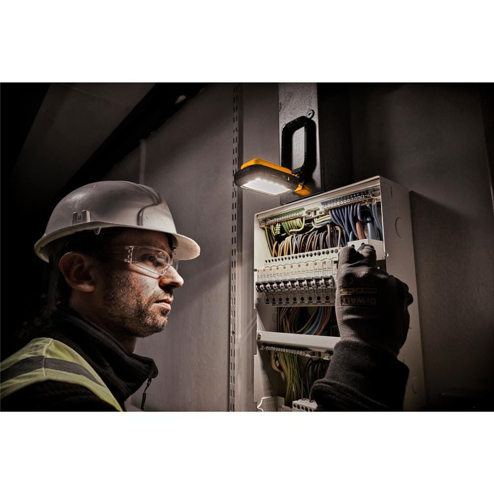 ไฟ LED ส่องทำงานแบบพกพา DEWALT DCL182 5 โวลต์