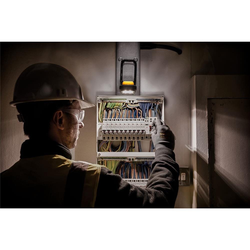 ไฟ LED ส่องทำงานแบบพกพา DEWALT DCL182 5 โวลต์