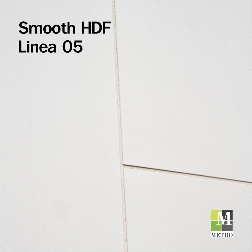 ประตูภายใน HDF METRO LINEA 05 80X200 ซม. สีขาว ไม่เจาะลูกบิด