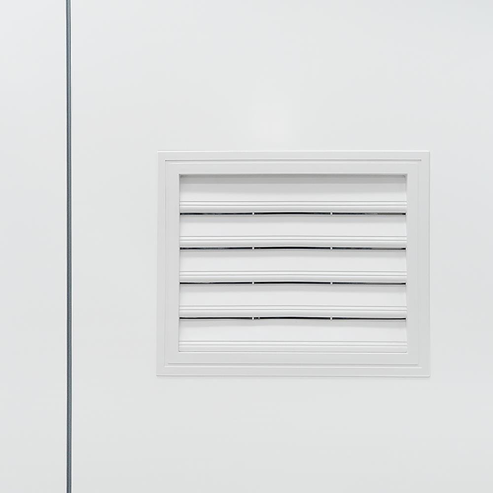 ประตูห้องน้ำ UPVC AZLE GROOVE P2 เกล็ดล่าง 70X200 ซม. สีขาว เจาะลูกบิด