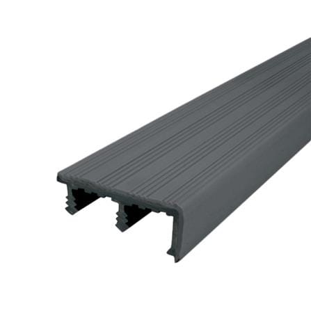 จมูกบันได PVC จระเข้ พลัส ไมโครแบน 2 ม. สีเทาธรรมชาติ_0