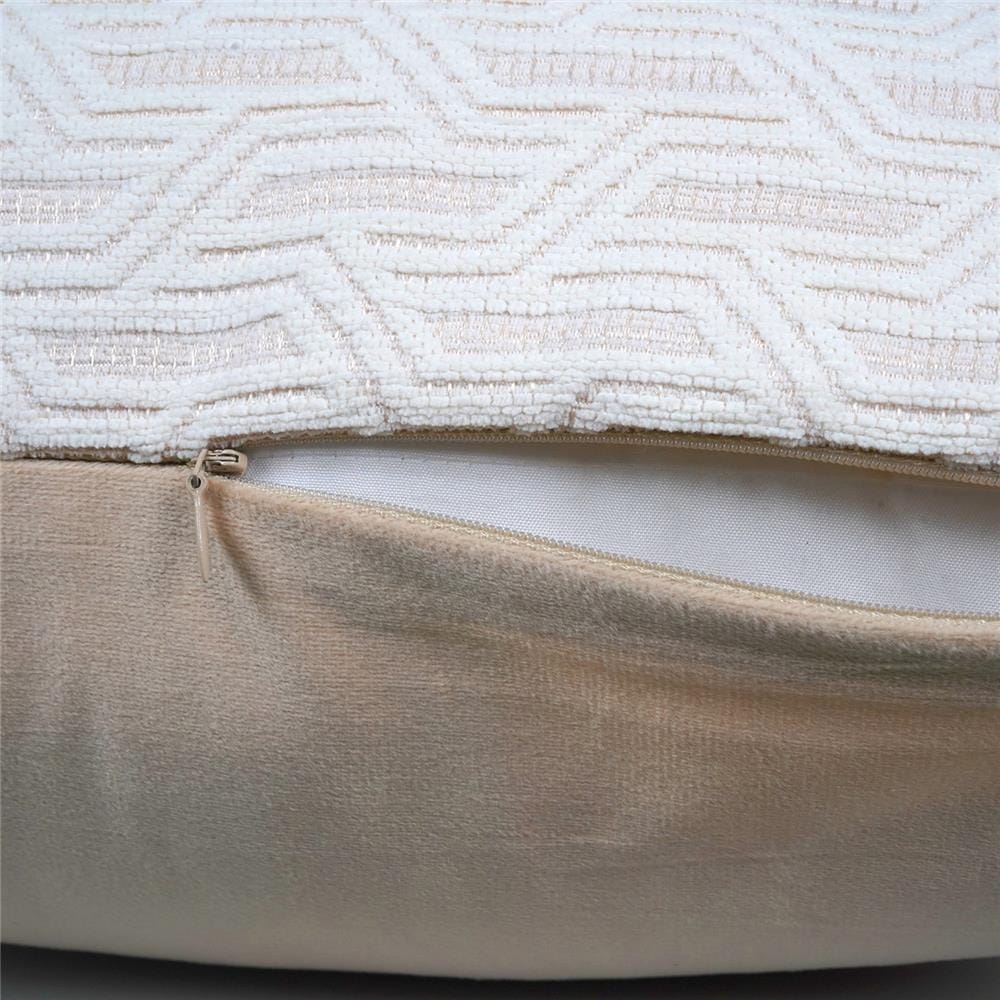 หมอนอิง BENETTA QUEENA 18X18 นิ้ว สีครีม