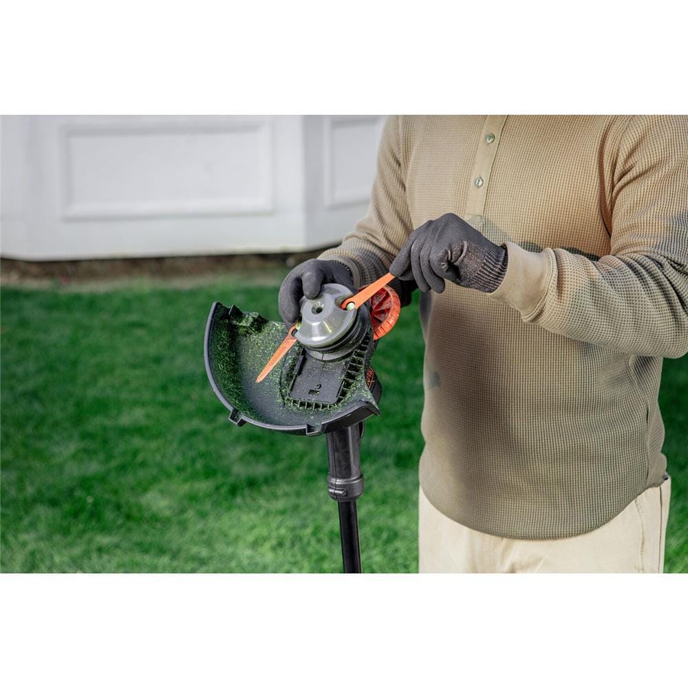 เครื่องเล็มหญ้าไร้สาย (พร้อมแบตเตอรี่) BLACK&DECKER BCBT1820D1-B1 18 โวลต์