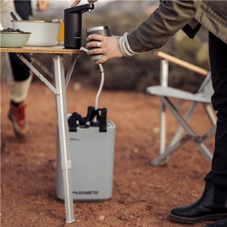 แกลลอนน้ำพกพาสำหรับแคมป์ปิ้ง DOMETIC 11 ลิตร สีดำ_6