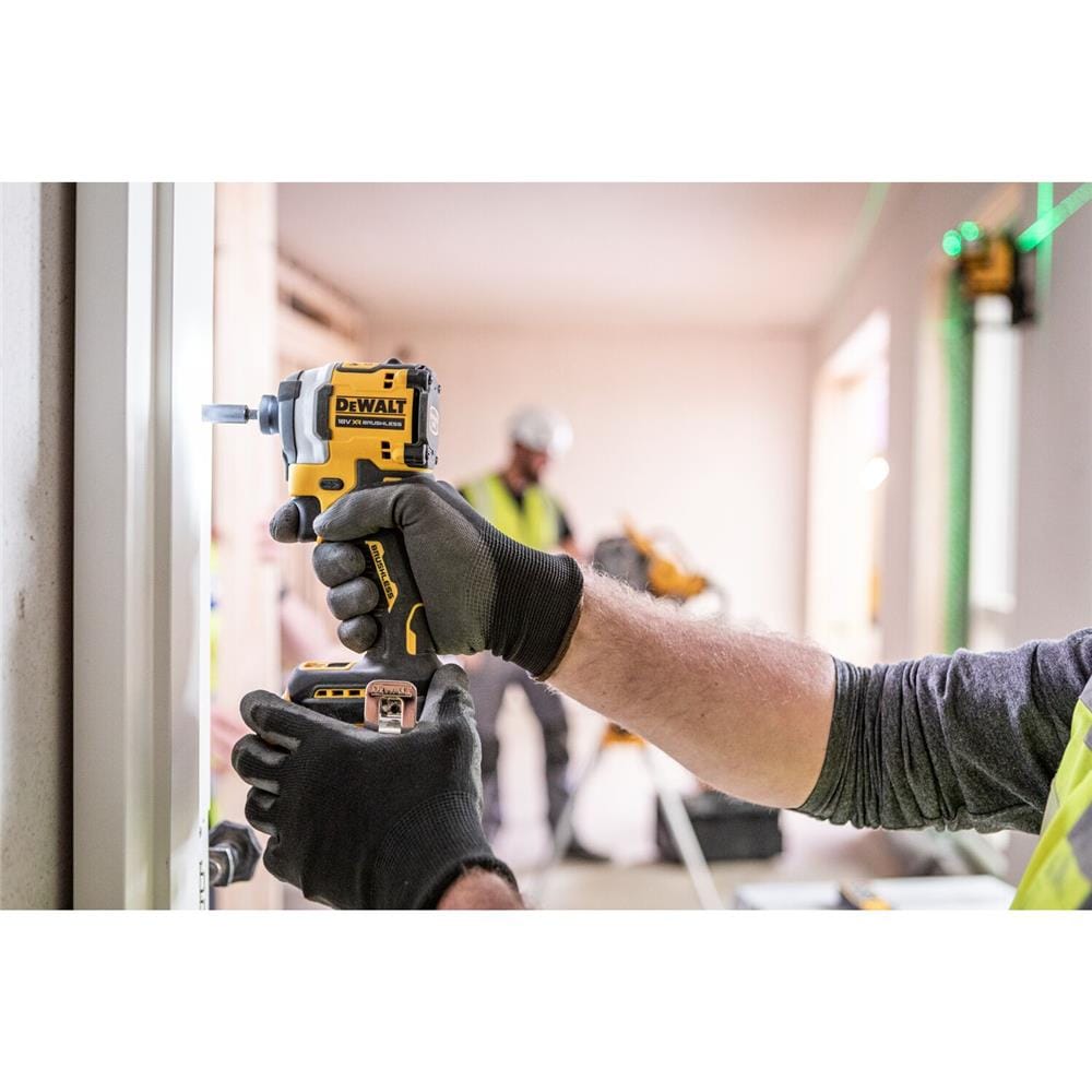 ชุดสว่านกระแทกและไขควงกระแทกไร้สาย (พร้อมแบตเตอรี่และแท่นชาร์จ) DEWALT DCK2050S2T-B1 20 โวลต์