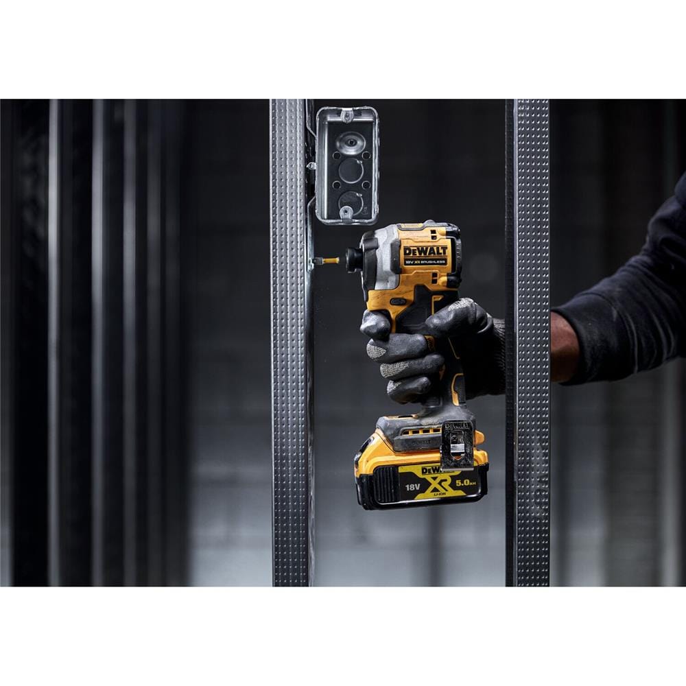 ชุดสว่านไขควงและสว่านโรตารี่ไร้สาย (พร้อมแบตเตอรี่และแท่นชาร์จ) DEWALT DCK2213P2TA-B1 18 โวลต์