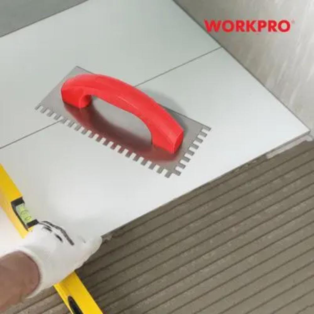 เกรียงหวี ด้ามพลาสติก WORKPRO 6x6 มม.