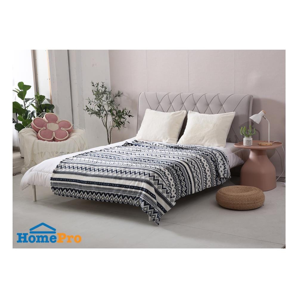 ผ้าห่ม HOME LIVING STYLE ARROW 60x80 นิ้ว สี NAVY & WHITE