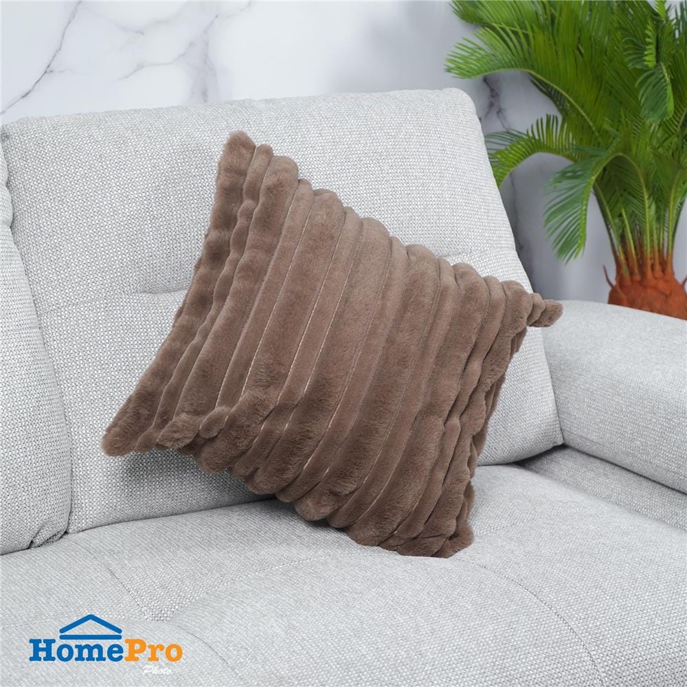 ปลอกหมอนอิง HOME LIVING STYLE GLORY 18x18 นิ้ว สีน้ำตาลเข้ม