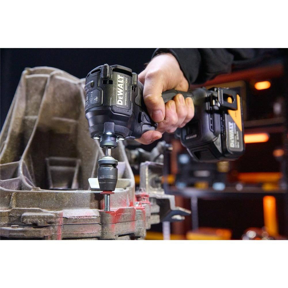 ไขควงกระแทกไร้สาย (พร้อมแบตเตอรี่และแท่นชาร์จ) DEWALT MCLAREN DCF86MP1T-QW 18 โวลต์