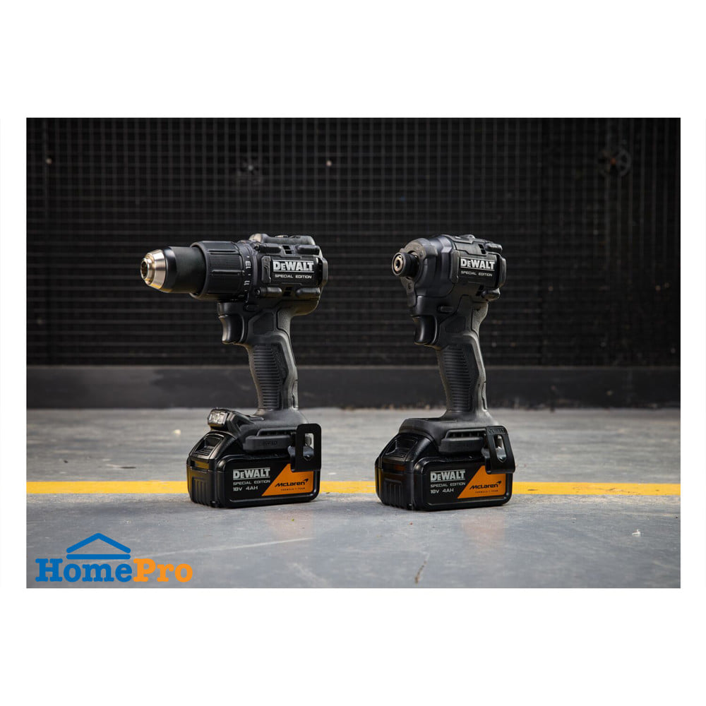 ชุดสว่านกระแทกและไขควงกระแทก (พร้อมแบตเตอรี่และแท่นชาร์จ) DEWALT MCLAREN DCK2222MM2T-QW 20 โวลต์