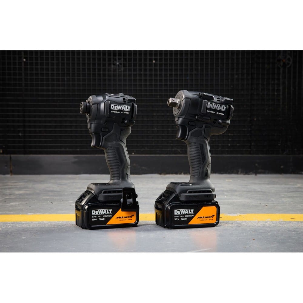 ชุดไขควงบล็อกกระแทก (พร้อมแบตเตอรี่และแท่นชาร์จ) DEWALT MCLAREN DCK2224MP2T-QW 18 โวลต์