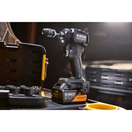 ชุดไขควงบล็อกกระแทก (พร้อมแบตเตอรี่และแท่นชาร์จ) DEWALT MCLAREN DCK2224MP2T-QW 18 โวลต์_3