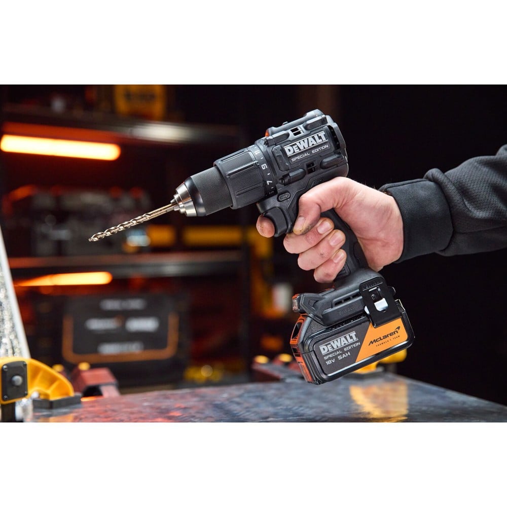 สว่านกระแทกไร้สาย (พร้อมแบตเตอรี่) DEWALT MCLAREN DCD86MP1T-QW 18 โวลต์