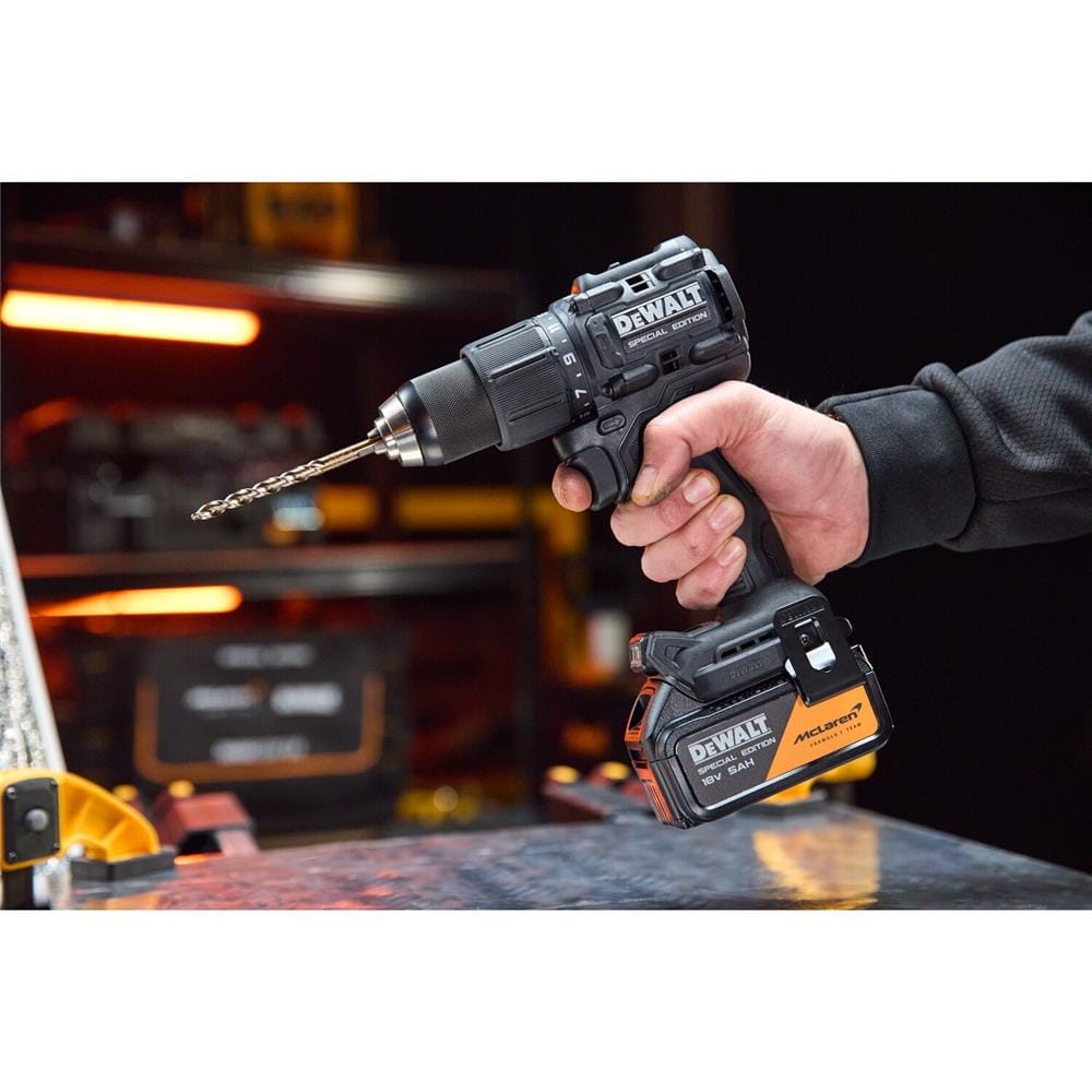 สว่านกระแทกไร้สาย (พร้อมแบตเตอรี่) DEWALT MCLAREN DCD86MP1T-QW 18 โวลต์