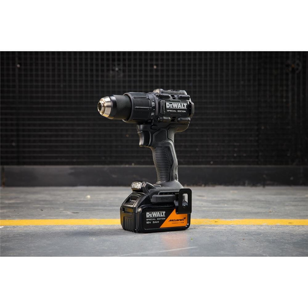 สว่านกระแทกไร้สาย (พร้อมแบตเตอรี่) DEWALT MCLAREN DCD86MP1T-QW 18 โวลต์