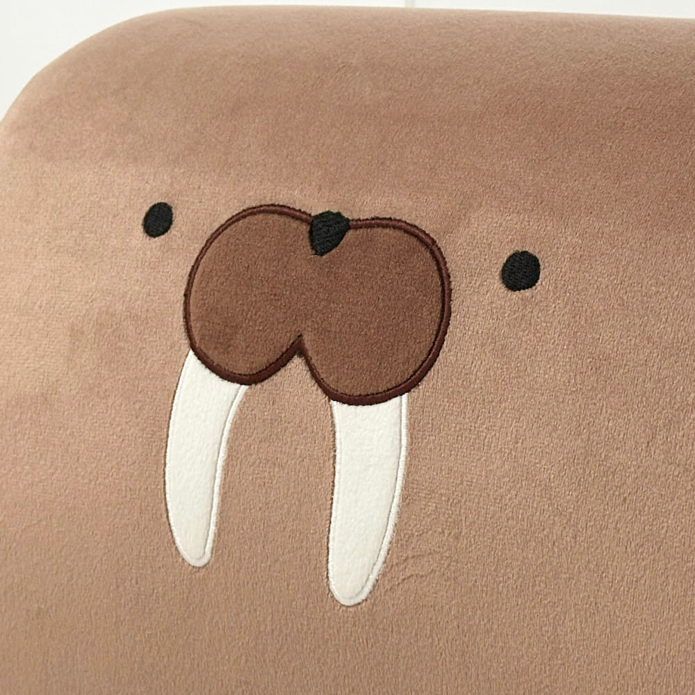 หมอนรองคอ SNAZZ K-WALRUS 9.5x11.5 นิ้ว สีน้ำตาล