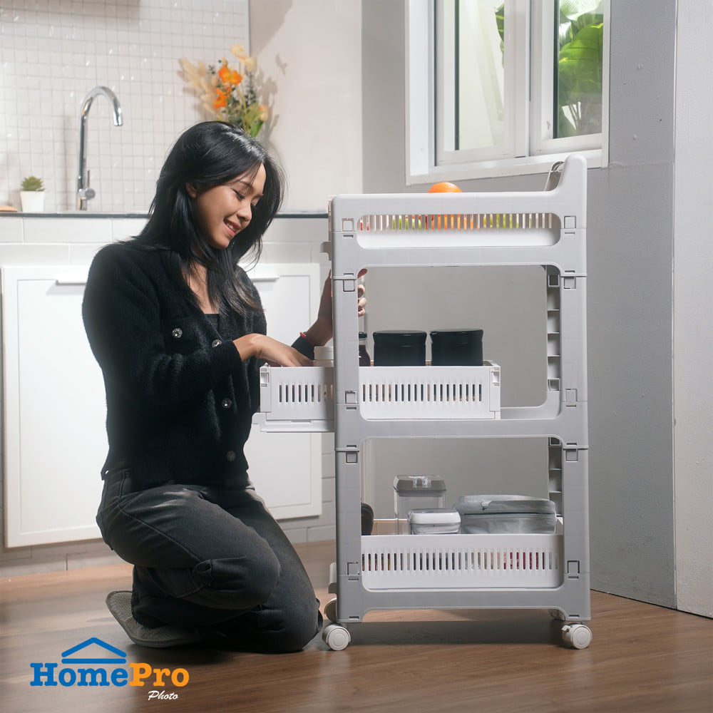 ชั้นพลาสติก 3 ชั้น มีล้อ STACKO YAMI 46x28x91 ซม. สีขาว
