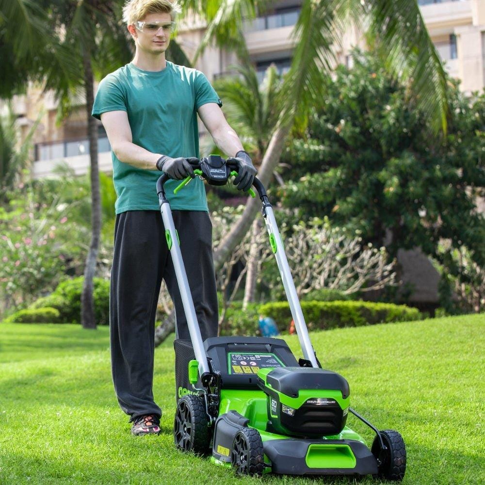 รถตัดหญ้าเดินอัตโนมัติไร้สาย (พร้อมแบตเตอรี่) GREENWORKS 60 โวลต์
