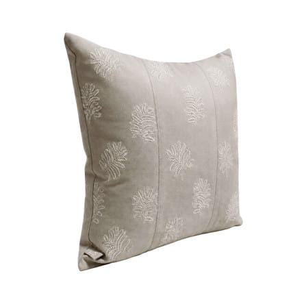 หมอนอิง HOME LIVING STYLE CHAREE 18x18 นิ้ว สีครีม_1