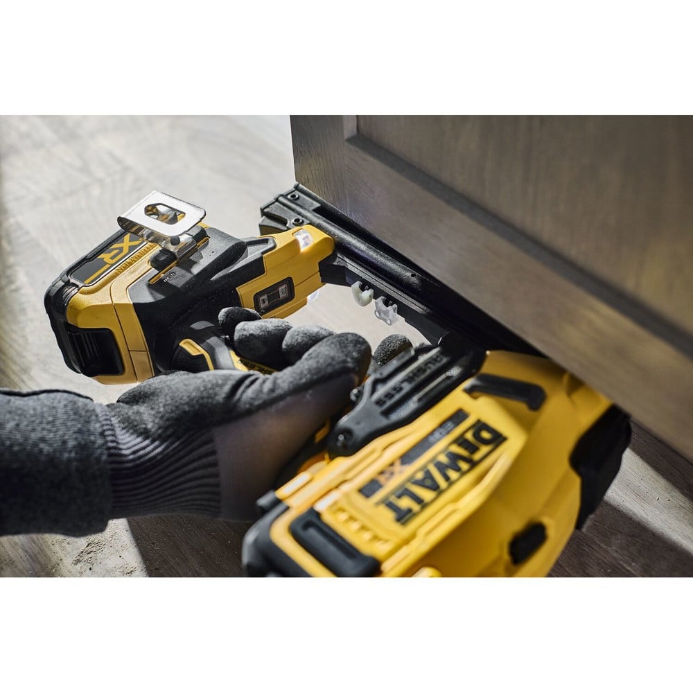 เครื่องยิงตะปูไร้สาย DEWALT DCN210B 18 โวลต์ (สูงสุด 20 โวลต์)