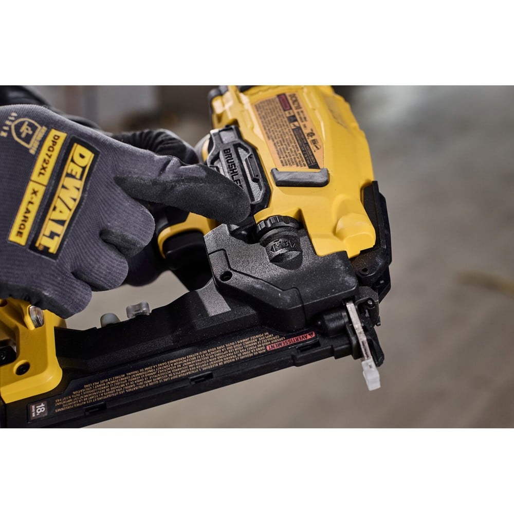 เครื่องยิงตะปูไร้สาย DEWALT DCN210B 18 โวลต์ (สูงสุด 20 โวลต์)