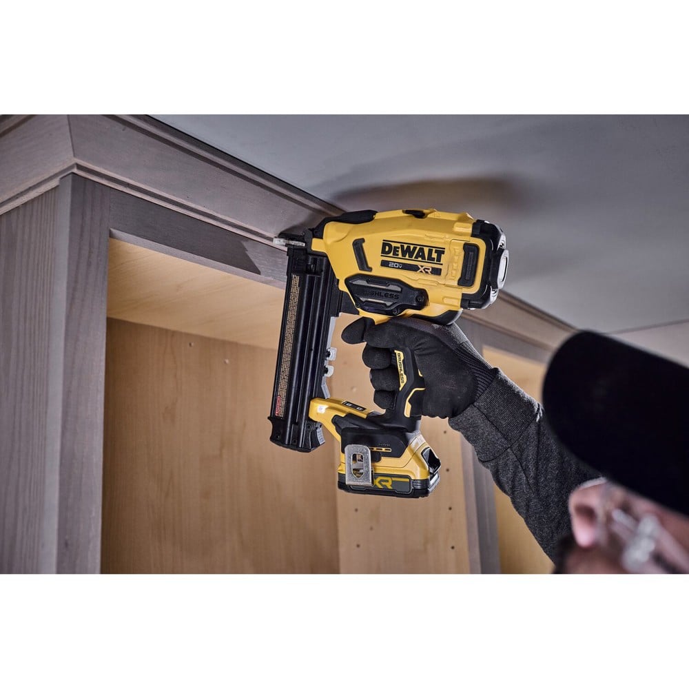 เครื่องยิงตะปูไร้สาย DEWALT DCN210B 18 โวลต์ (สูงสุด 20 โวลต์)