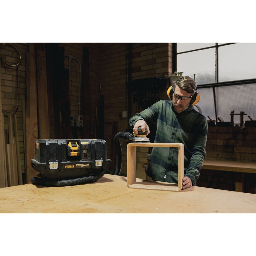 เครื่องขัดกระดาษทรายไร้สาย 5 นิ้ว DEWALT DCW211N-XJ 18 โวลต์ (สูงสุด 20 โวลต์)