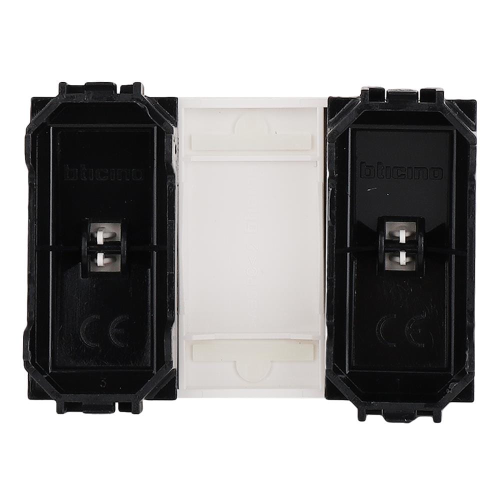 ฝาปิดช่องว่าง 3 ช่อง BTICINO LIVING LIGHT SN4911K3F สีขาว