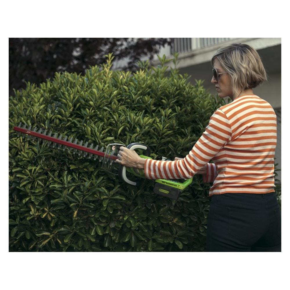 เครื่องตัดแต่งพุ่มไม้ไร้สาย (พร้อมแบตเตอรี่) GREENWORKS GWS0002 24 โวลต์
