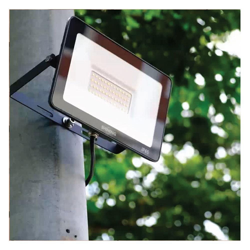 สปอตไลท์ภายนอก LED SHINING FLOOD LIGHT 20 วัตต์ DAYLIGHT