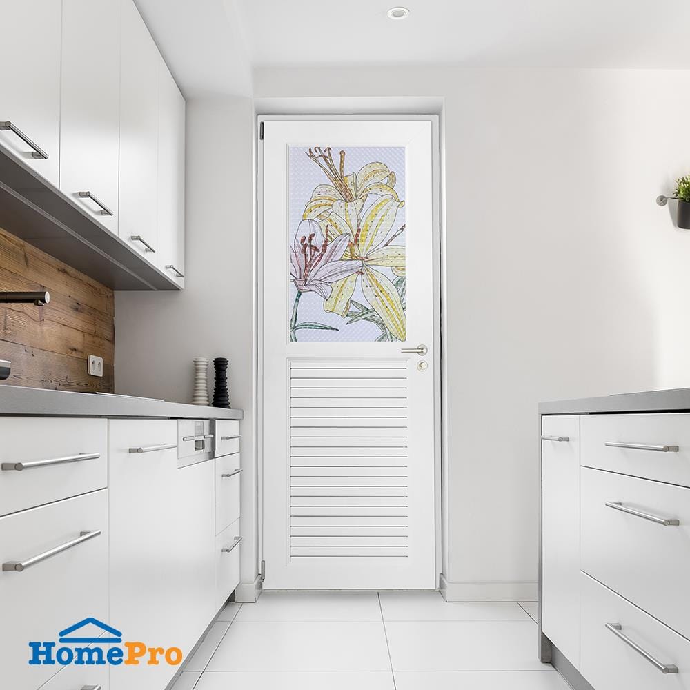 ชุดประตูห้องน้ำ UPVC AZLE ดอกลิลลี่ 70X200 ซม. สีขาว พร้อมวงกบ ไม่เจาะลูกบิด