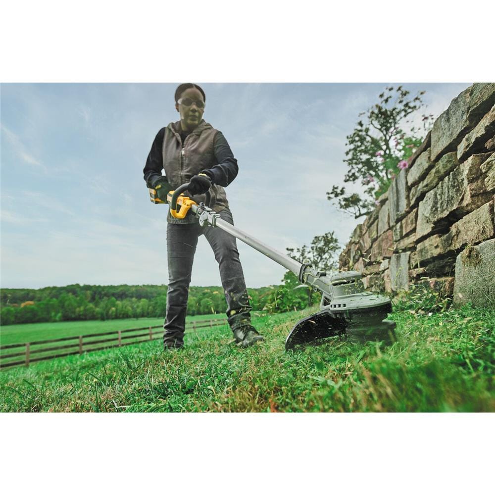 เครื่องเล็มหญ้าไร้สาย (พร้อมแบตเตอรี่) DEWALT DCMST561P1 18 โวลต์ 5.0AH