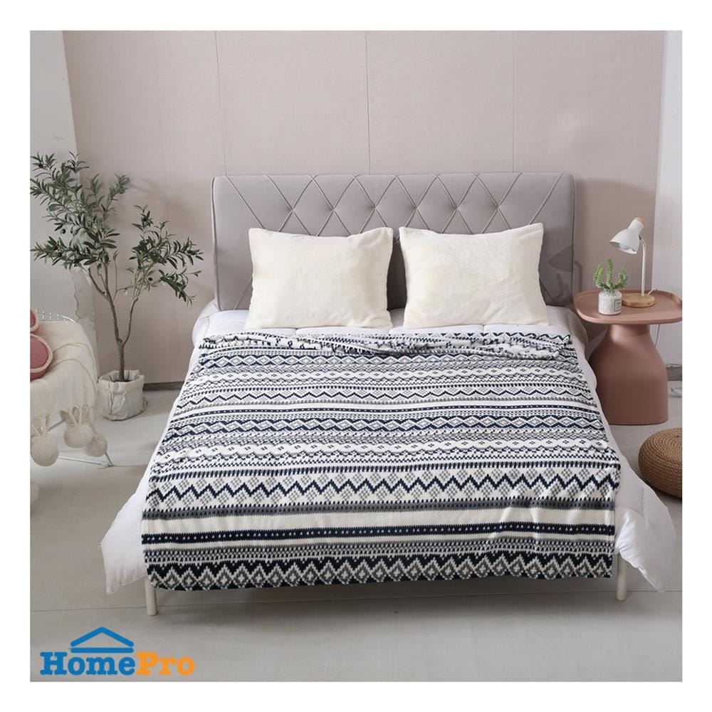 ผ้าห่ม HOME LIVING STYLE ARROW 60x80 นิ้ว สี NAVY & WHITE