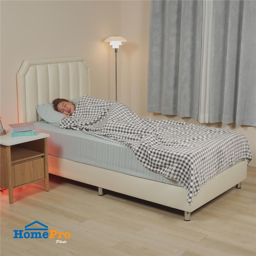 ผ้าห่ม HOME LIVING STYLE METRO 60x80 นิ้ว สี BLACK&WHITE