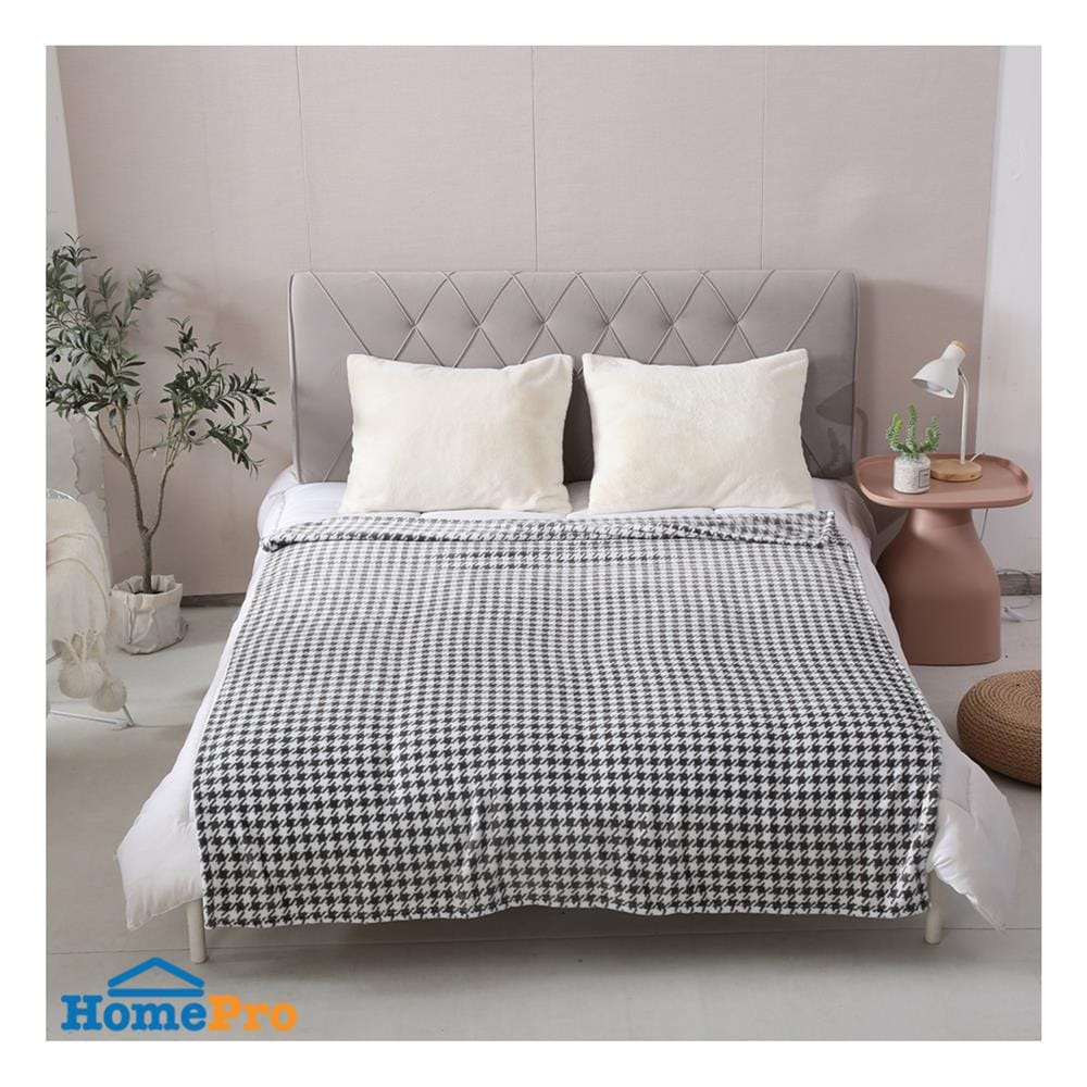 ผ้าห่ม HOME LIVING STYLE METRO 60x80 นิ้ว สี BLACK&WHITE