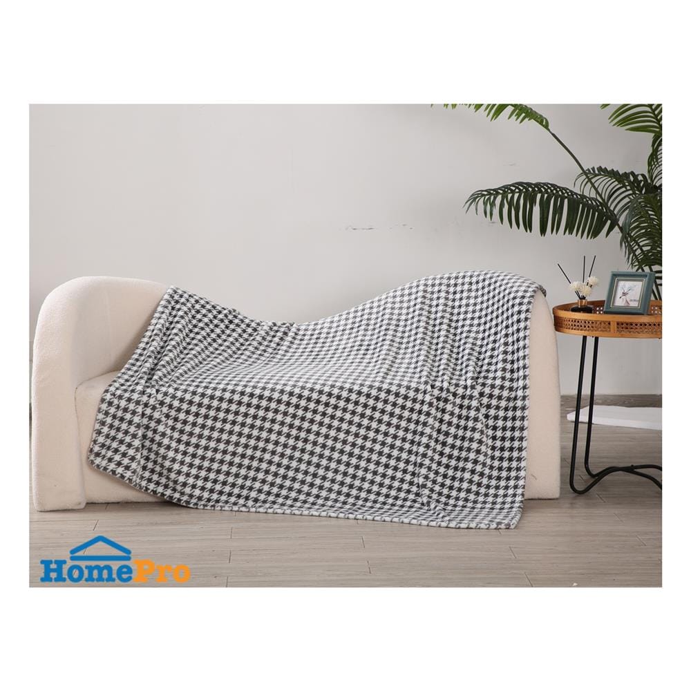 ผ้าห่ม HOME LIVING STYLE METRO 60x80 นิ้ว สี BLACK&WHITE