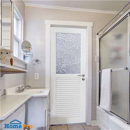 ชุดประตูห้องน้ำพร้อมวงกบ UPVC ไม่เจาะลูกบิด ASARA G931 ลายดอกไม้ขาว 70x180 ซม. สีขาว_3