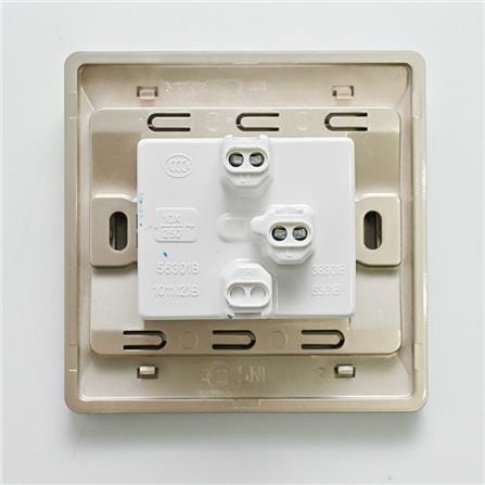 10A 1 GANG 1 WAY SWITCH 51011B CC SIMON CHAMPAGNE